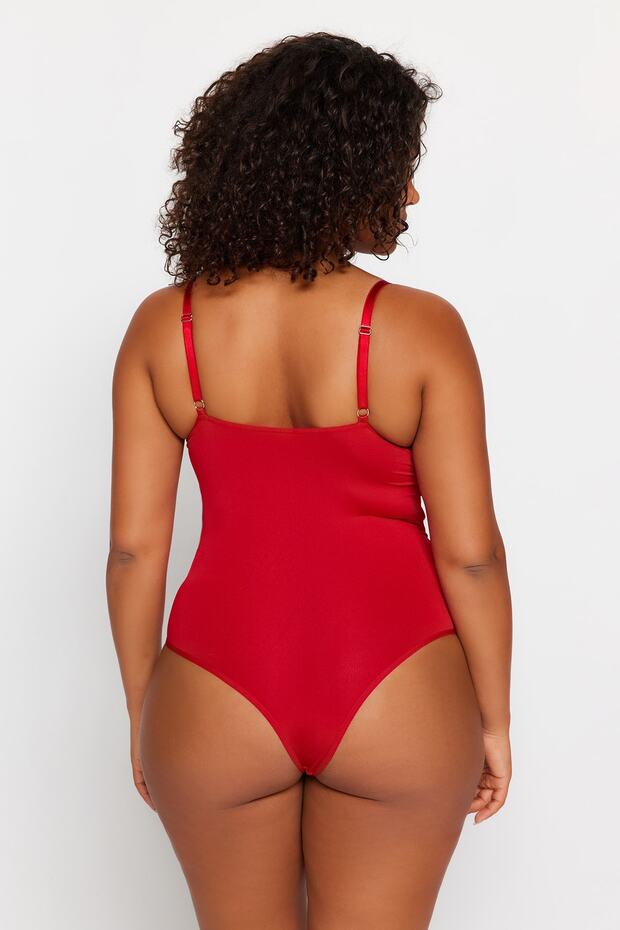 Kırmızı Biyeli Micro Esnek Örme Dantel Detaylı Büyük Beden Bodysuit TBBSS23CS00000 - 5