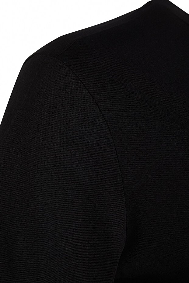 Czarny T-shirt z golfem i rozcięciem, 100% bawełna, dzianina TBBSS22BF0031 - 7