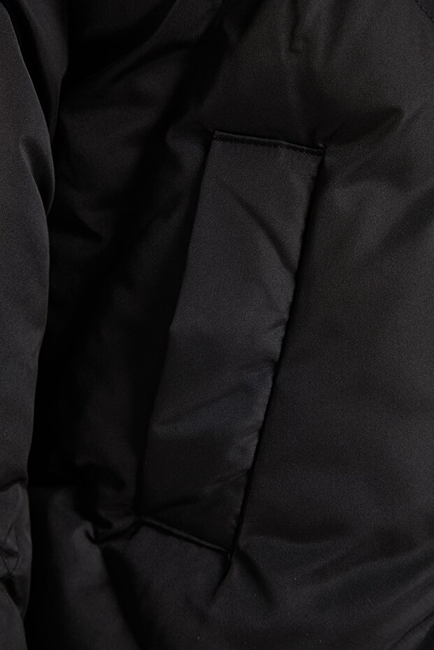 Siyah Oversize Kalıp Su İtici Şişme Kapitone Mont TWOAW24MO00146 - 7