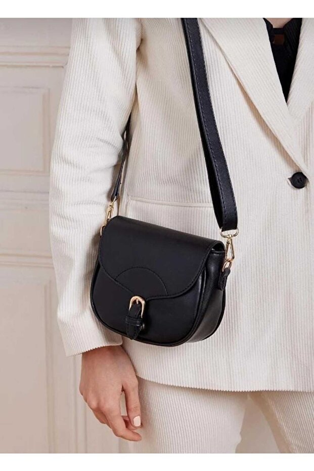 Single Compartment Adjustable Strap Bag - 3