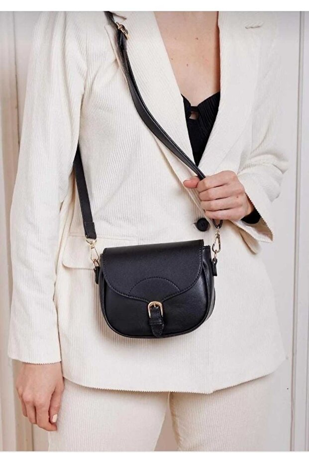 Single Compartment Adjustable Strap Bag - 4