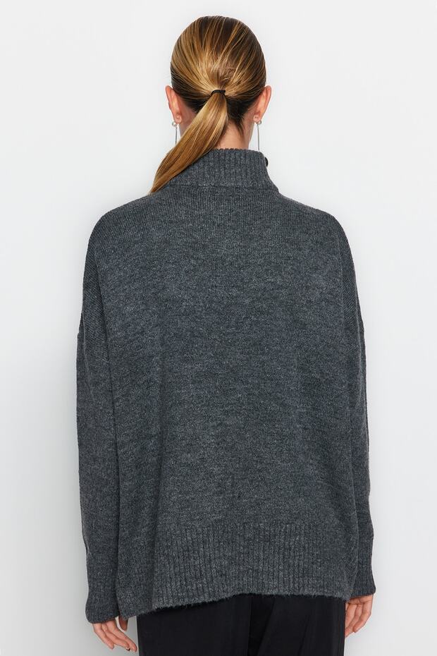 Anthrazitfarbener Strickpullover mit breiter Passform – weich strukturiert TWOAW23KZ00469 - 9
