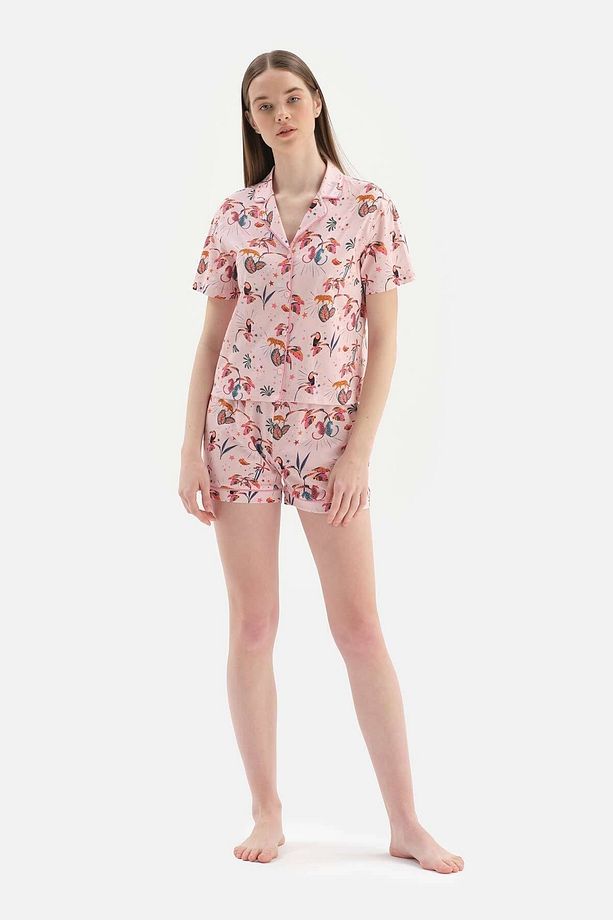 Açık Pembe Gömlek Yaka Tropikal Desenli Şortlu Örme Pijama Takımı - 6