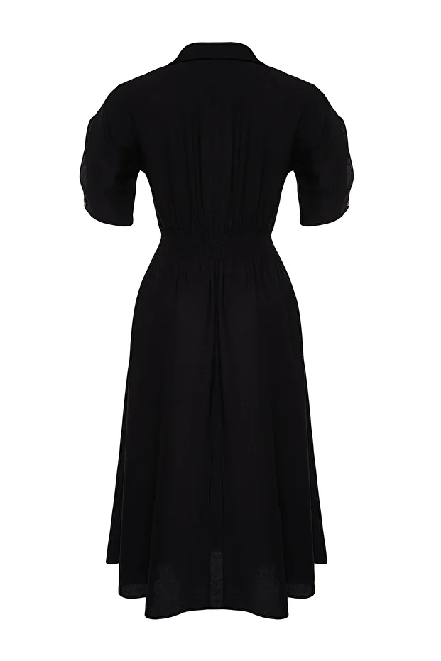Gewebtes Kleid mit Gips- und Knopfdetails - 7