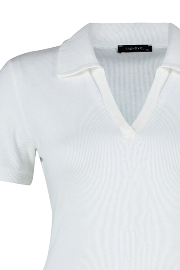 Beyaz Polo Yaka Vücuda Oturan Fitilli Örme Bluz TBBSS22BZ0750 - 8