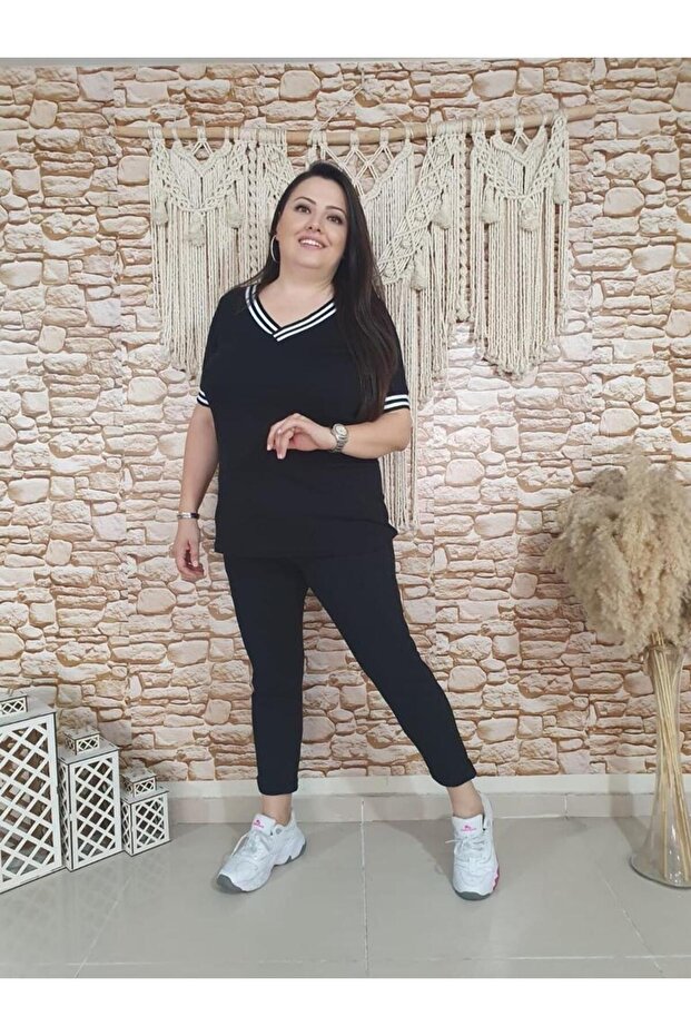 تي شيرت أسود مخطط مقاس كبير