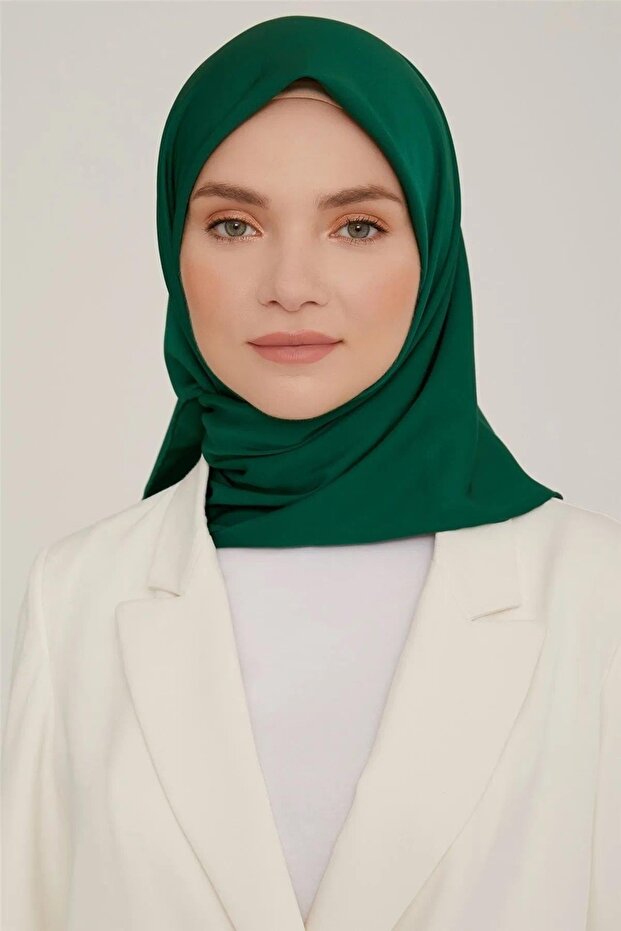 وشاح بخلفية سادة من أرمين سبورت