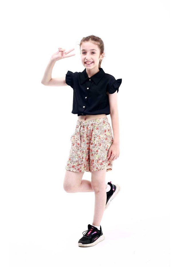 Girl's Shorts with Metal Accessories and Floral Pattern