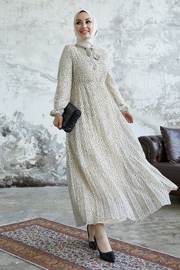 Ramona Crispy Pattern Pleated Chiffon Dress - Cream