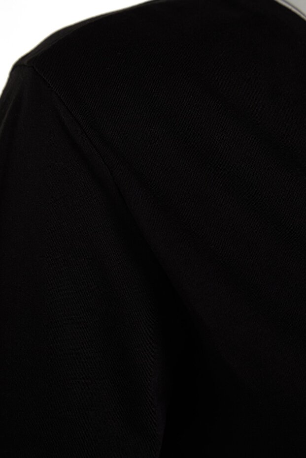 Siyah V Yaka Basic %100 Pamuk Örme T-Shirt TBBSS22BF0028 - 7