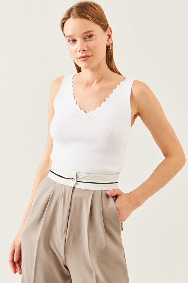 Women's White Sleeveless Thick Strap Ladder Collar Summer Athlete Knitwear Blouse