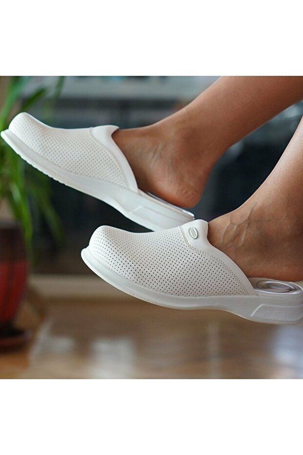 7 Point Unisex Classic White Perforated Sabo Slippers