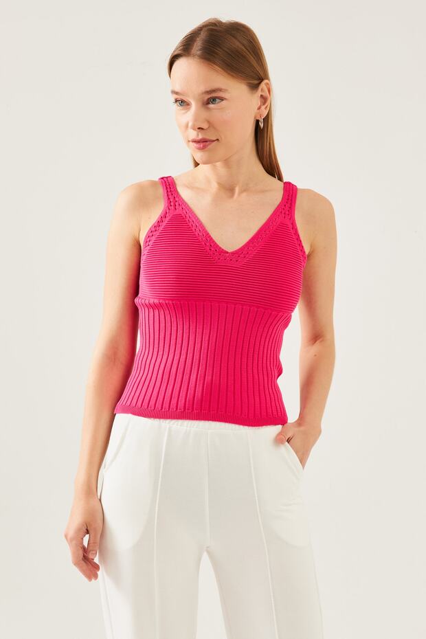 Women's Fuchsia Sleeveless Strappy Summer Athlete Knitwear Blouse with Waist and Collar Detail