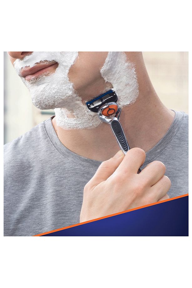 Fusion Proglide Flexball Tıraş Makinesi + Fusion Proglide Yedek Tıraş Bıçağı 8'Li Karton Paket - 8