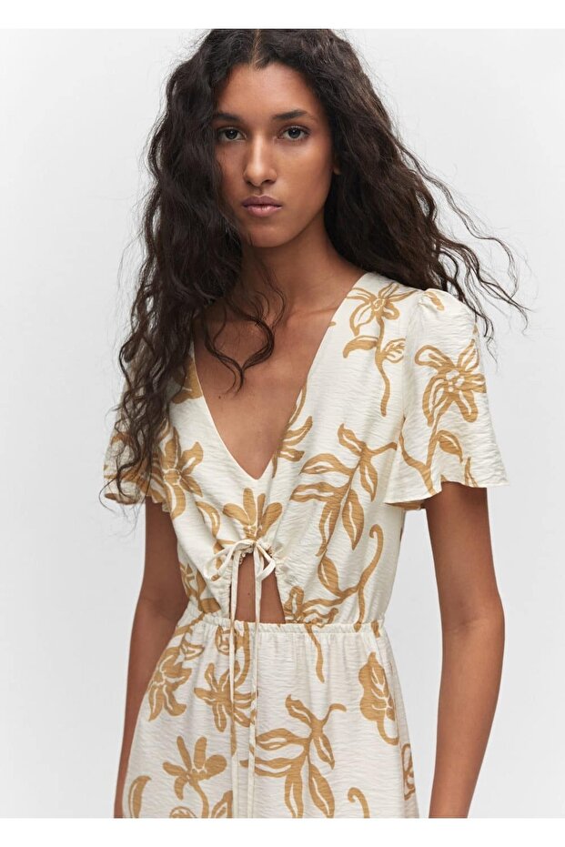 Rochie cu decupaj cu model - 5