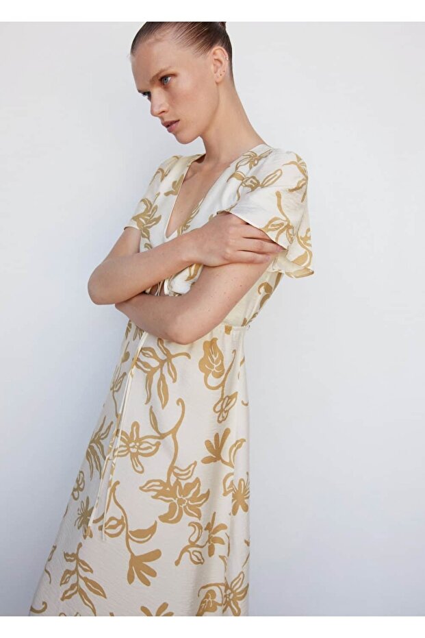 Rochie cu decupaj cu model - 6