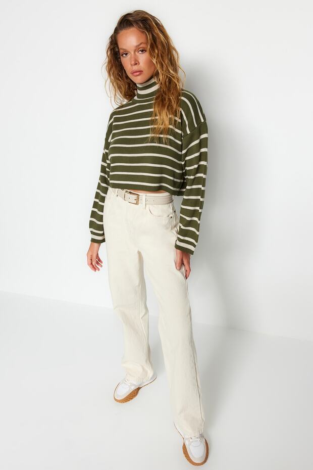 Trendyolmilla  Haki Çizgili Crop Triko Kazak TWOAW24KZ00627 - Görsel 3