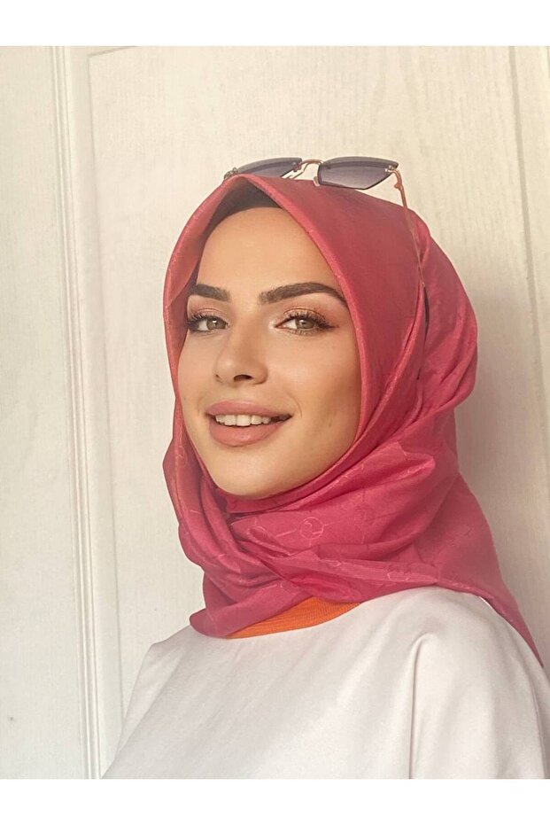 وشاح حرير هندي مونوغرام