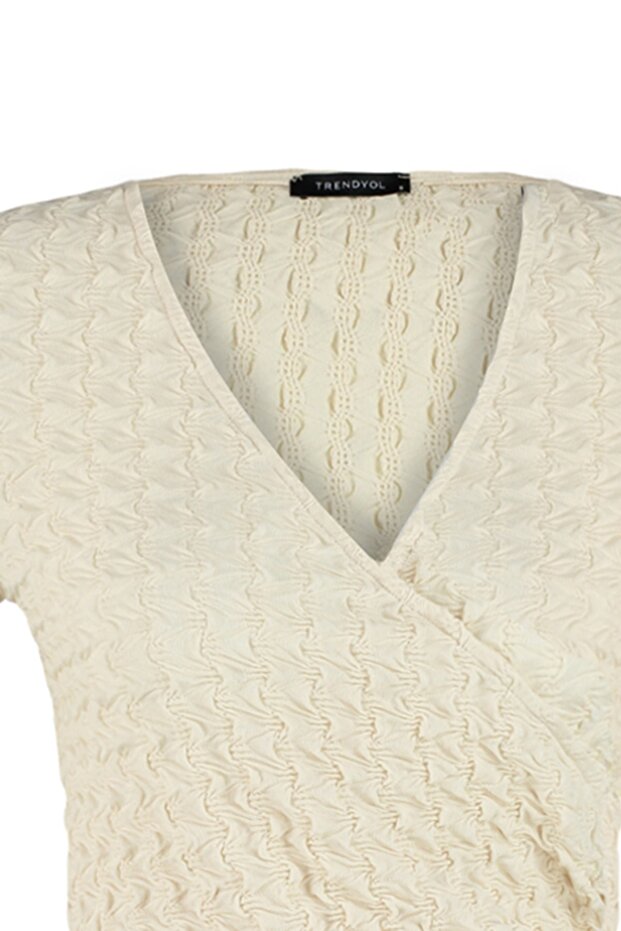 Bej Dokulu Kumaş Kruvaze Yaka Regular/Normal Kalıp Crop Örme Bluz TWOAW24BZ00088 - 7