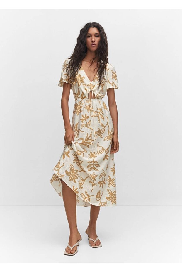 Rochie cu decupaj cu model - 2