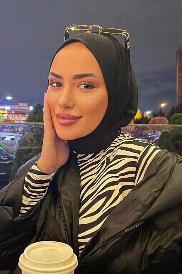 هيجاب بوني أسود متوافق مع الجزء العلوي