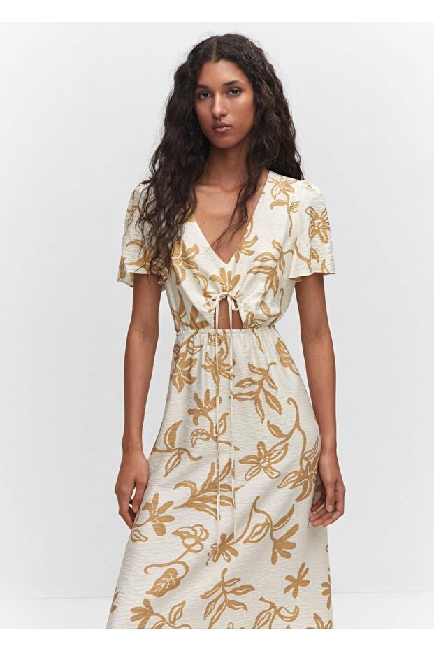 Rochie cu decupaj cu model - 1