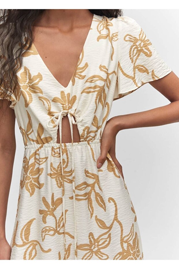 Rochie cu decupaj cu model - 8