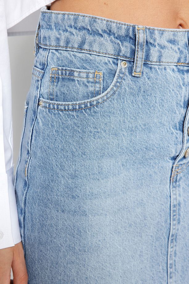 Mavi Önden Düğmeli Yırtmaçlı Midi Denim Etek TWOAW24ET00063 - 5
