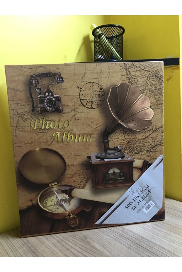 Digital World 10x15cm Deluxe Photo Album with 500 Boxes and Gramophone Pattern
