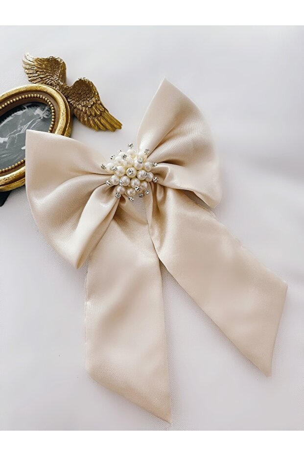 Satin Pearl and Jewelled Bow Buckle