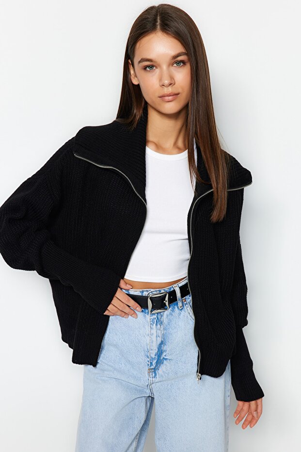 Čierny pletený sveter s golierom - široký strih, na zips Twoaw24Hi00072 - 6