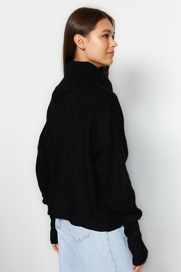 Čierny pletený sveter s golierom - široký strih, na zips Twoaw24Hi00072 - 10