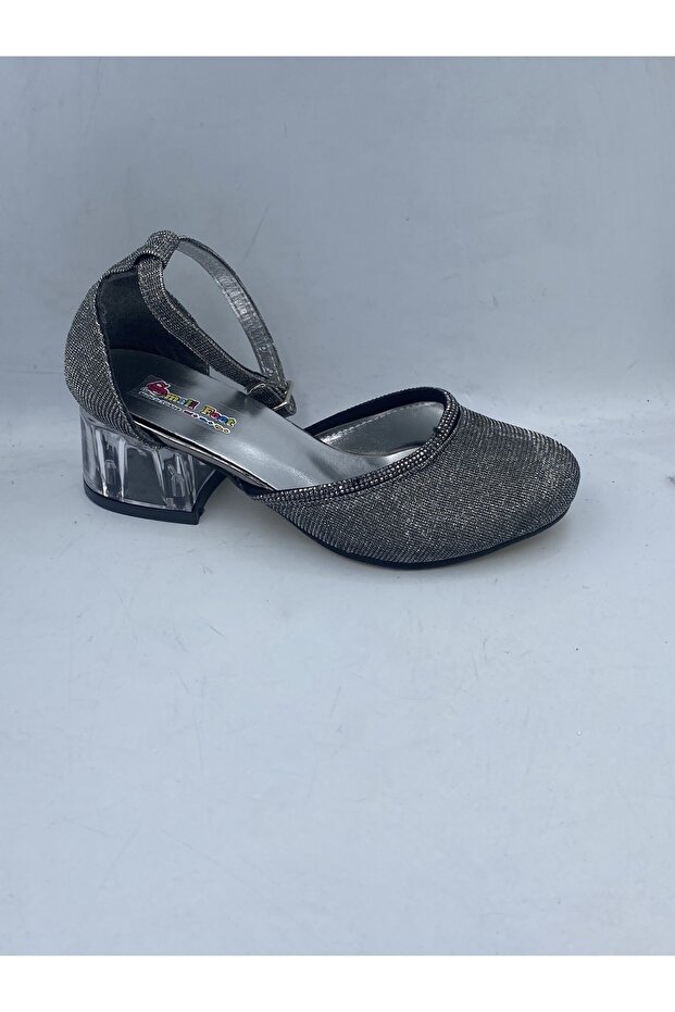 Children's evening shoes 8:17