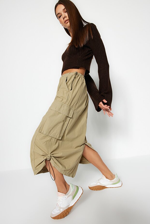 Brauner kurzer, weich strukturierter, zweireihiger Strickpullover TWOAW24KZ00381 - 3