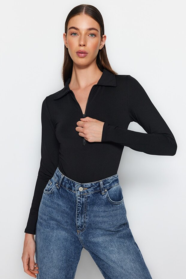 Siyah Fermuar Yaka Detaylı Çıtçıtlı Esnek Örme Body TWOAW24BD00005 - 1