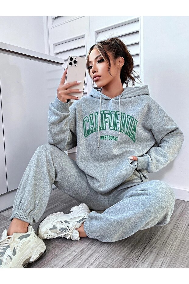 طقم بدلة رياضية سويت شيرت Jogger - غطاء رأس كبير الحجم مطبوع باللون الرمادي