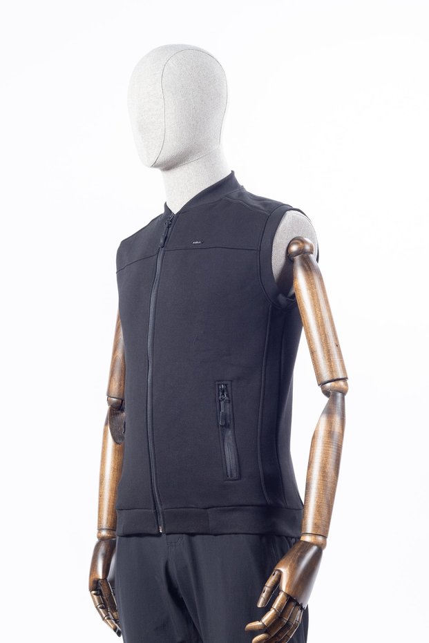 Seasonal Two-Pocket Zippered Black Color Three-String Vest