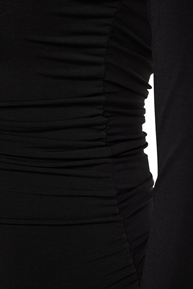 Siyah Büzgü Detaylı Dik Yaka Fitted/Vücuda Uzun Kol Oturan Esnek Örme Bluz TWOAW24BZ00018 - 7