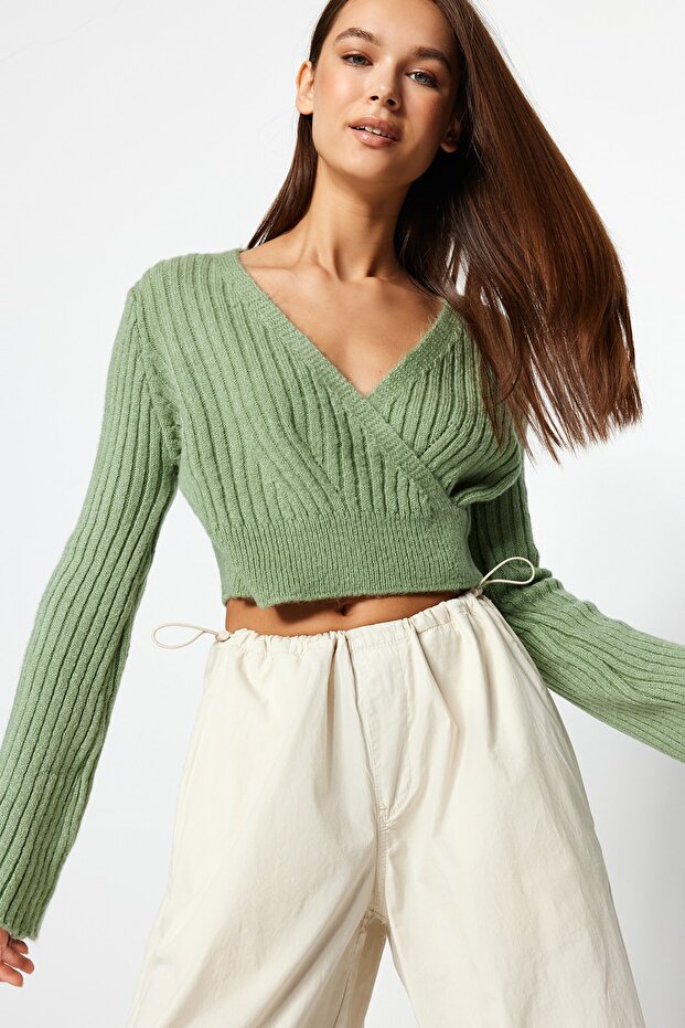 Mint Crop Yumuşak Dokulu Kruvaze Triko Kazak TWOAW24KZ00381 - 2