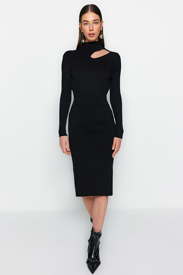 Siyah Midi Cut Out/Pencere Detaylı Triko Elbise TWOAW24EL00028