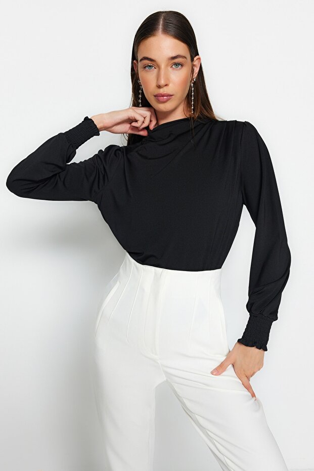 Siyah Dik Yaka Regular Fit Gipe Detaylı Esnek Örme Bluz TWOAW24BZ00022