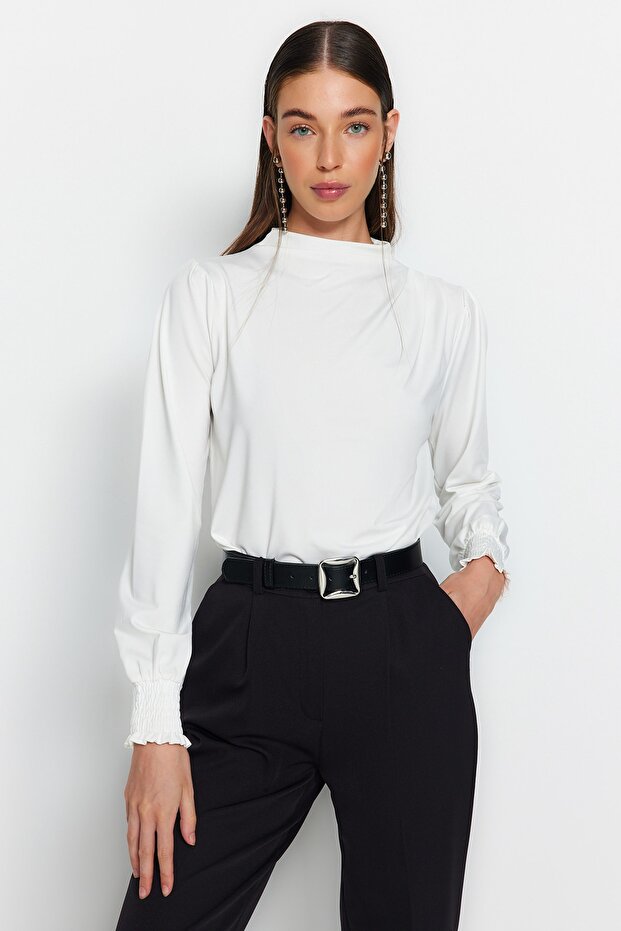 Ekru Dik Yaka Regular Fit Gipe Detaylı Esnek Örme Bluz TWOAW24BZ00022