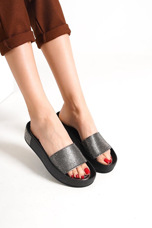 Capone Single Wide Band Stone Detailed Wedge Heel Metallic Platinum Women's Slippers
