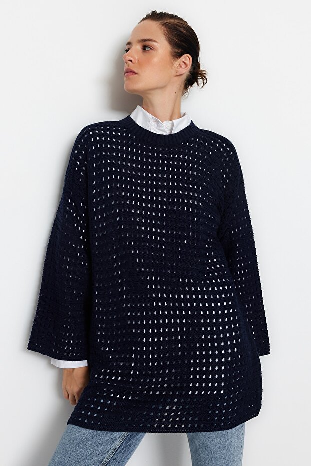 Navy Blue Relaxed Cut Openwork/Hole Knitted Sweater TCTAW24AK00113