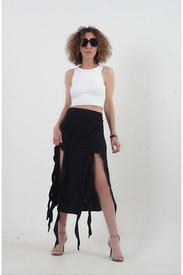 Black Frill Detailed Slit Skirt