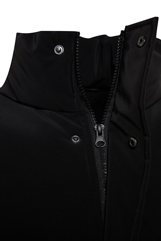 Siyah Oversize Fit Dik Yaka Kışlık Şişme Mont TMNAW24MO00012 - 7