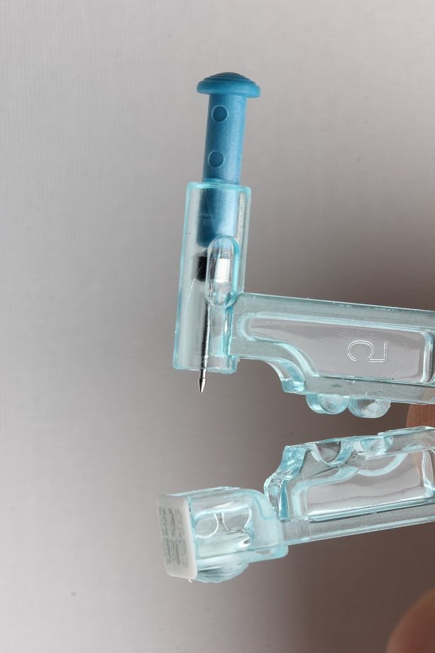 2 Adet Tek Kullanımlık Kulak Ve Piercing Delim Aparatı Ve 2 Adet Piercing. - 5