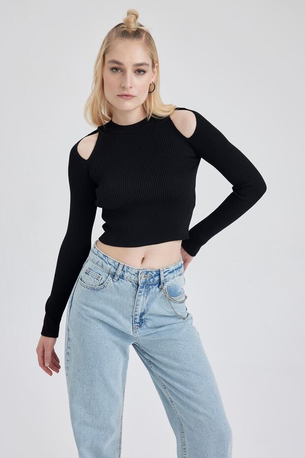 Slim Fit Crew Neck Sweater A2061ax23au