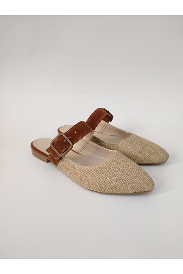 Women's Slippers with Straw Tan Buckle.