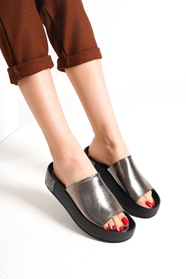 Capone Single Wide Band Stone Detailed Wedge Heel Metallic Women's Slippers